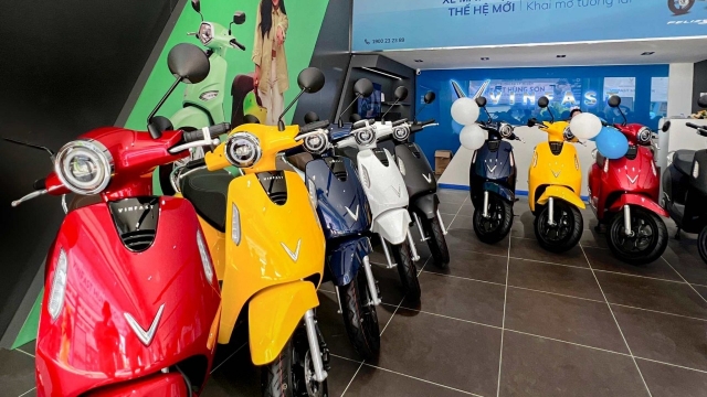 Xu hướng chuyển dịch xe máy xăng sang điện năm 2025: VinFast bán gấp 5, Yamaha và nhiều hãng giảm mạnh