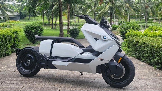 Xe máy điện BMW CE04 tại Việt Nam có giá lên tới 550 triệu đồng
