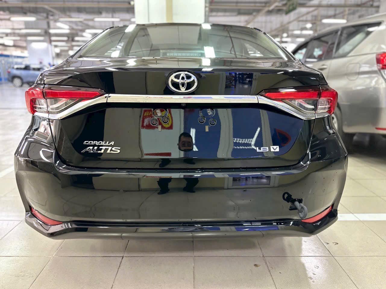 Cận cảnh Toyota Corolla Altis 2023 có mặt tại đại lý