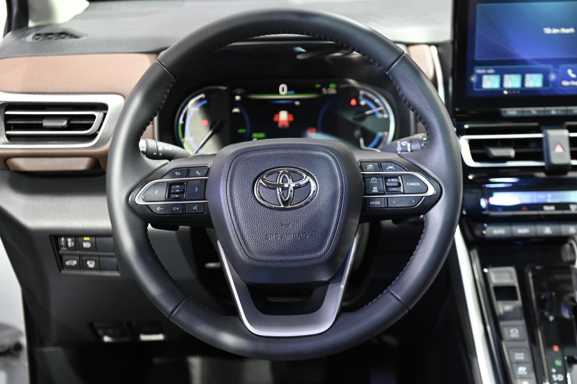 Hình chi tiết Toyota Innova Cross 2.0HEV giá 990 triệu đồng