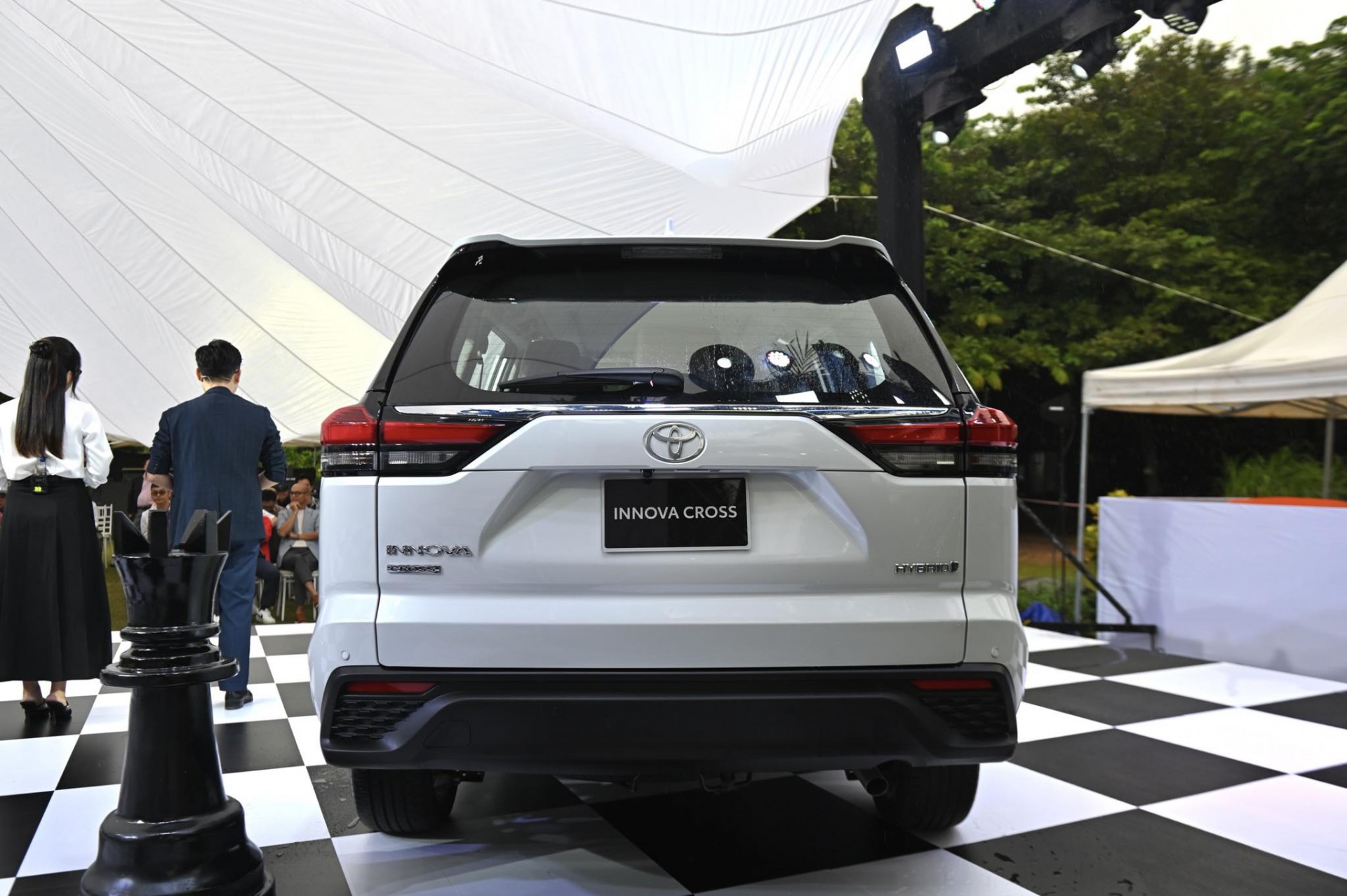 Hình chi tiết Toyota Innova Cross 2.0HEV giá 990 triệu đồng