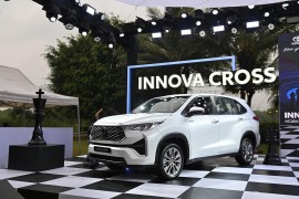 Hình chi tiết Toyota Innova Cross 2.0HEV giá 990 triệu đồng