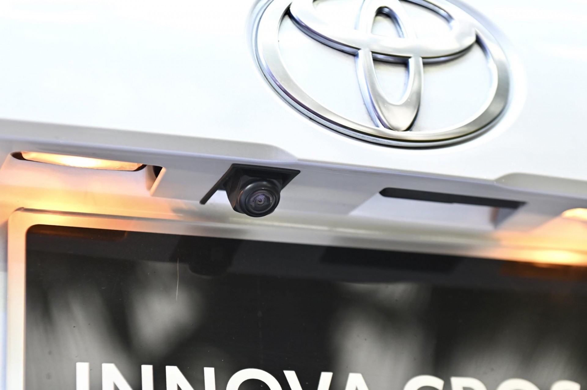Hình chi tiết Toyota Innova Cross 2.0HEV giá 990 triệu đồng