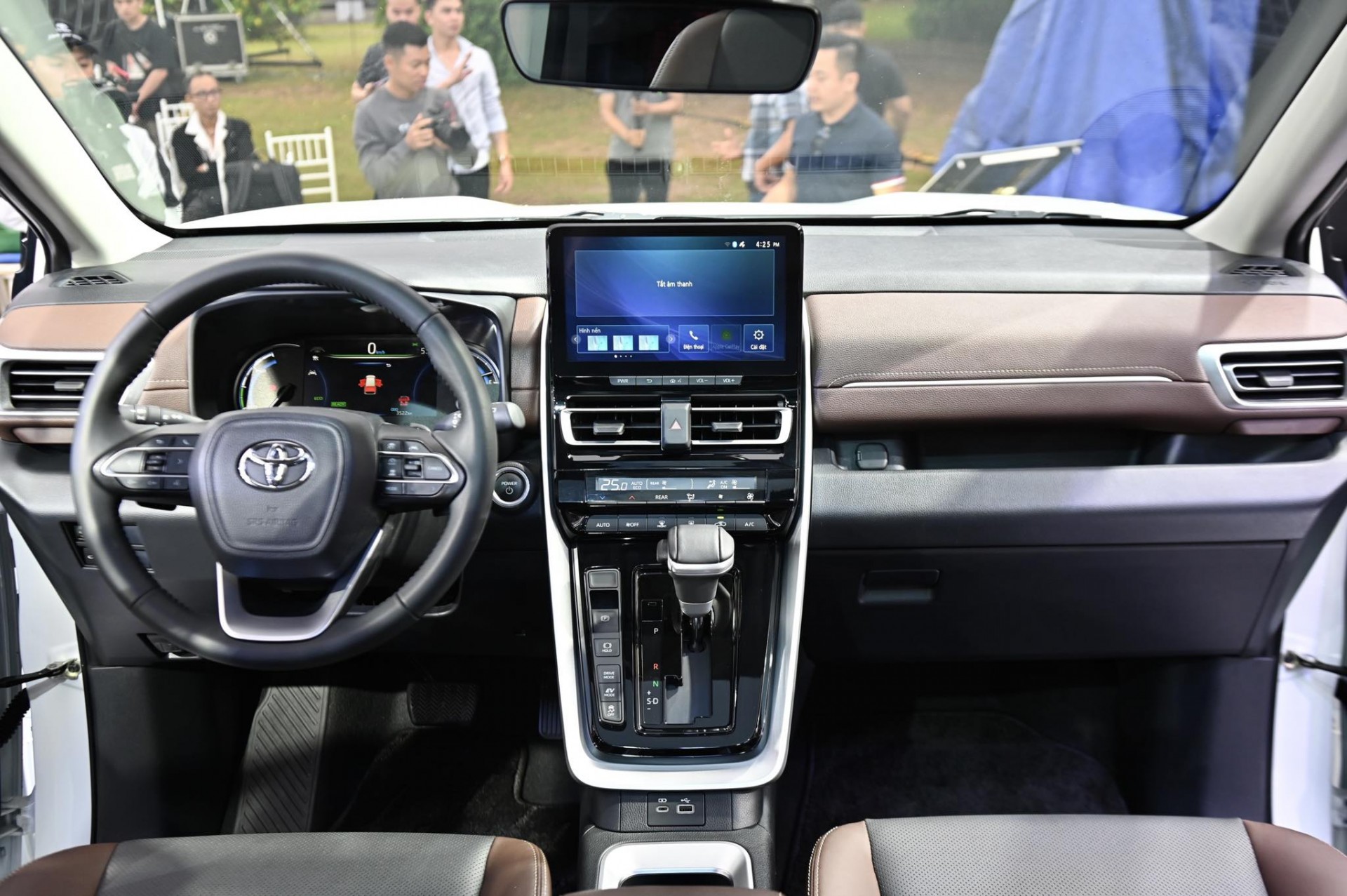 Hình chi tiết Toyota Innova Cross 2.0HEV giá 990 triệu đồng
