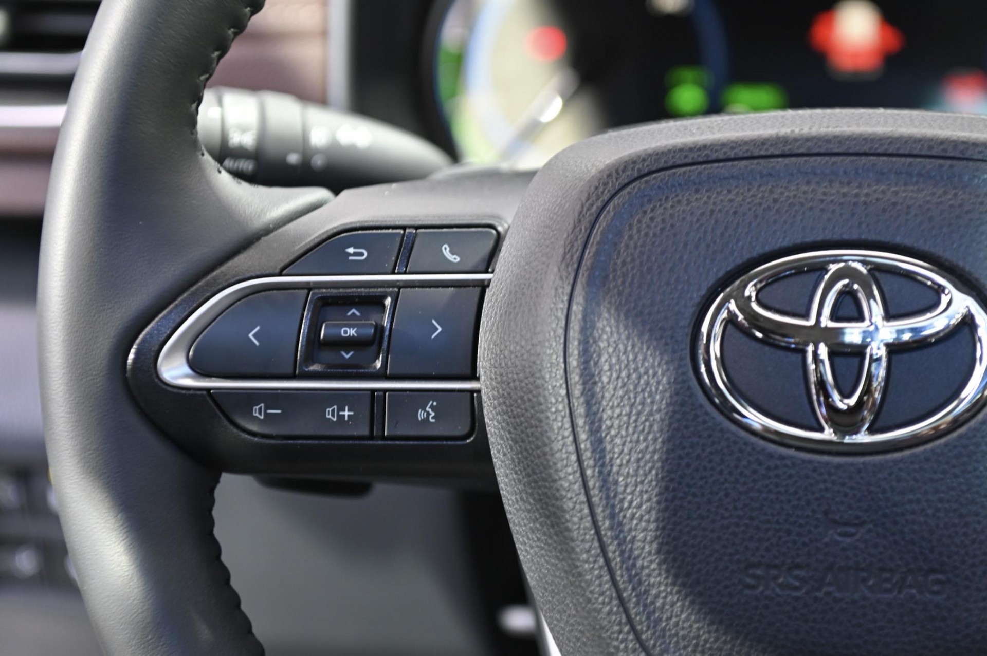 Hình chi tiết Toyota Innova Cross 2.0HEV giá 990 triệu đồng