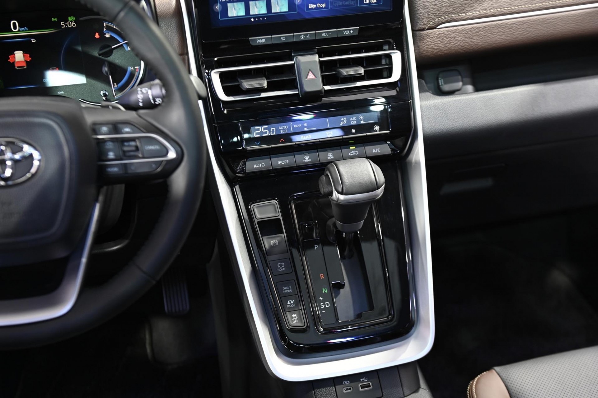 Hình chi tiết Toyota Innova Cross 2.0HEV giá 990 triệu đồng