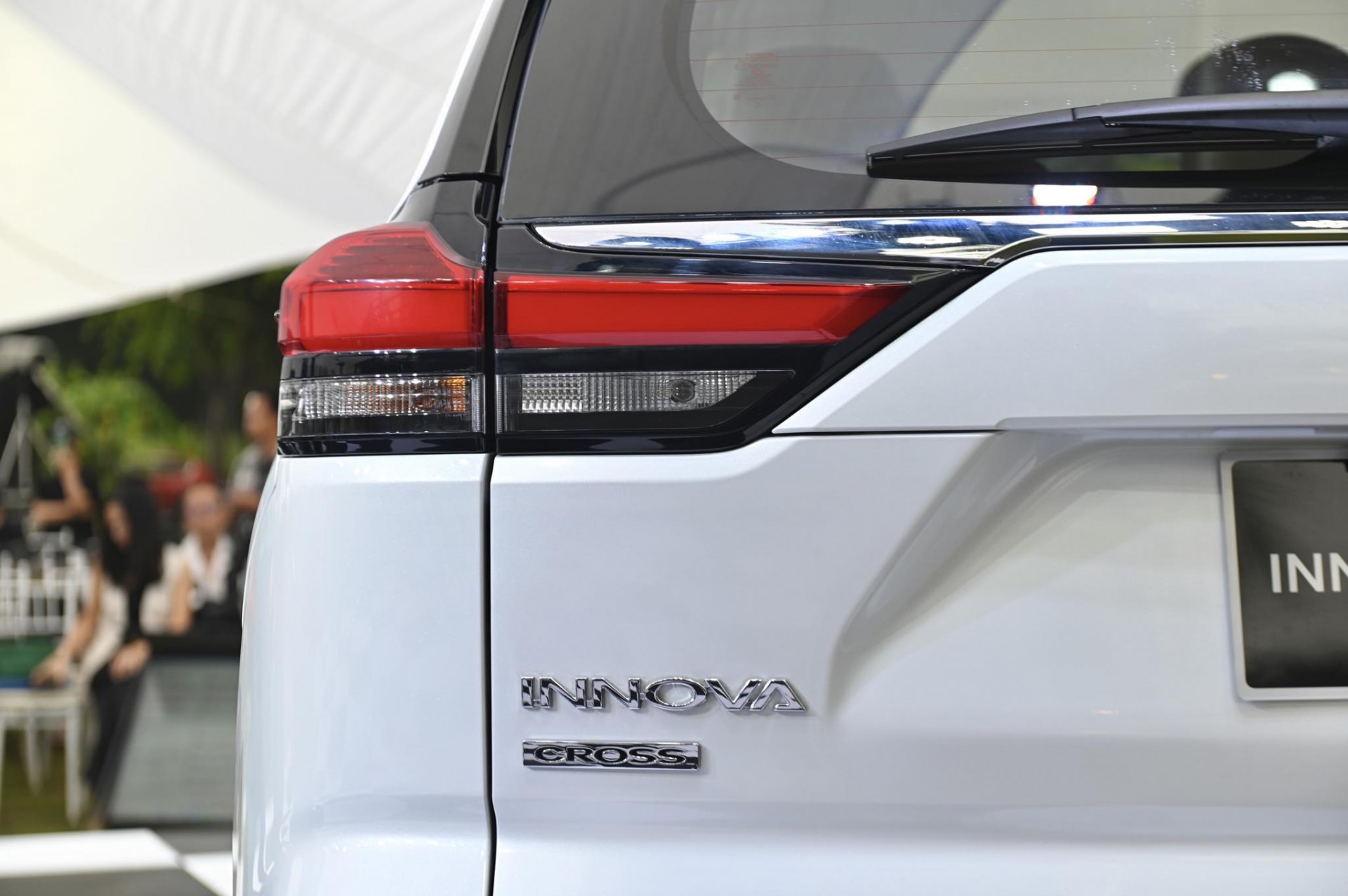 Hình chi tiết Toyota Innova Cross 2.0HEV giá 990 triệu đồng