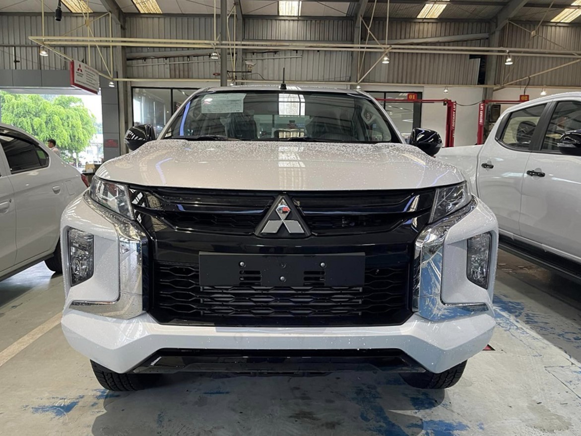 Cận cảnh Lô xe Mitsubishi Triton 2023 số sàn tại Việt Nam chỉ từ 550 triệu