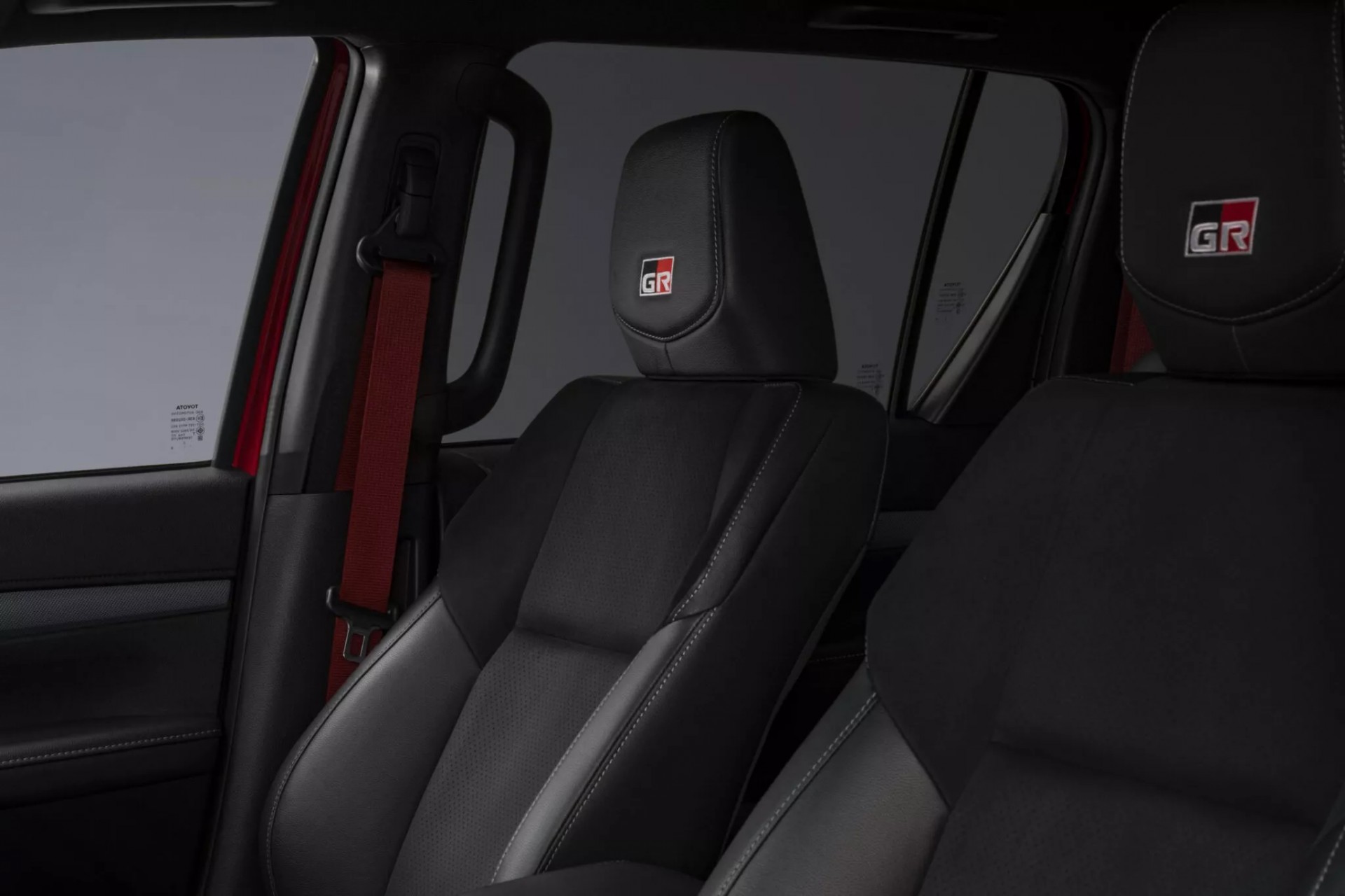 Toyota giới thiệu bán tải thể thao Hilux GR Sport II 2024