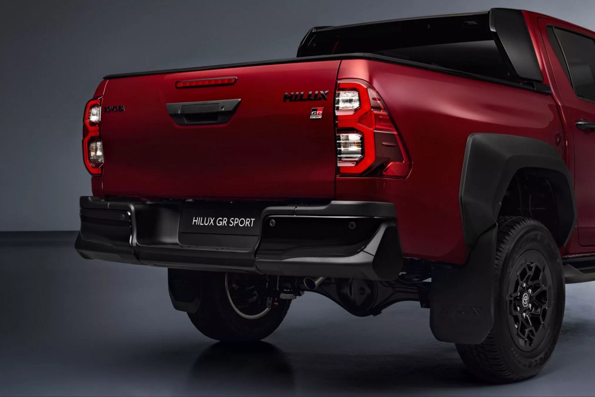 Toyota giới thiệu bán tải thể thao Hilux GR Sport II 2024