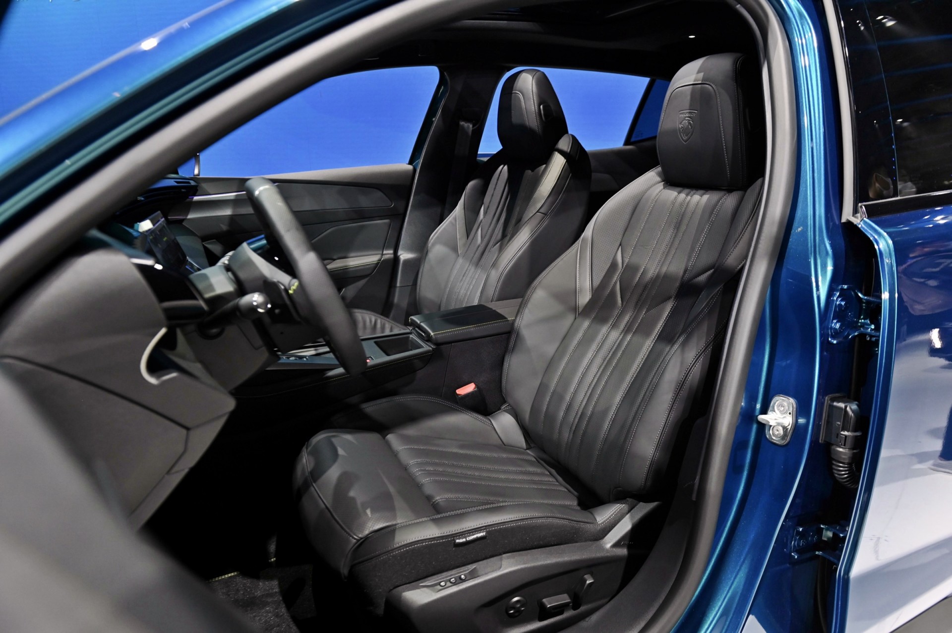 Cận cảnh CUV Coupe Peugeot 408 vừa được ra mắt
