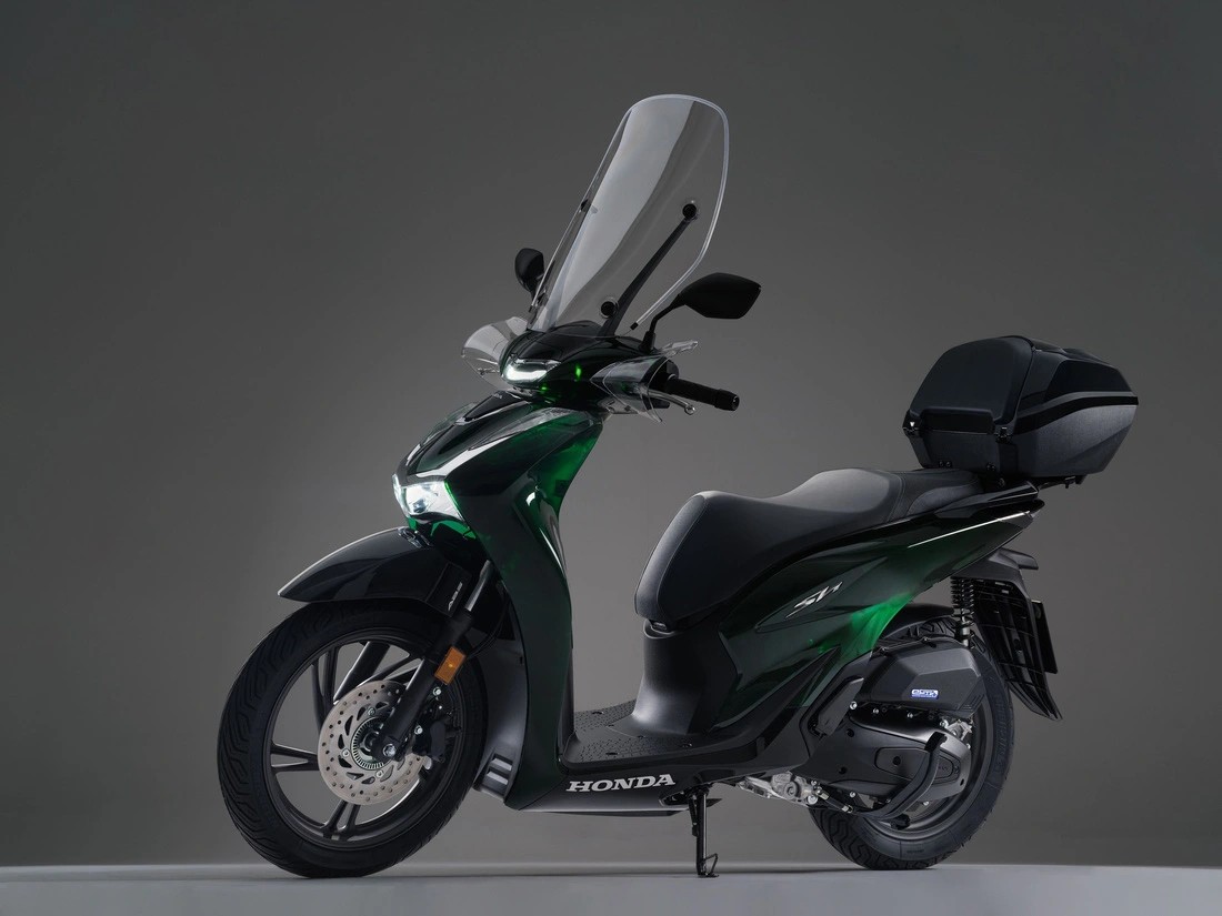 Honda SH có thêm phiên bản mới với 'dàn áo' trong suốt