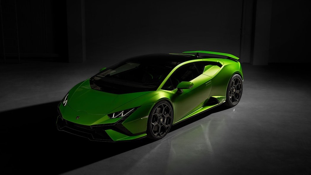 Lamborghini Huracan Tecnica đeo biển "tứ quý 9" giá 2,74 tỷ