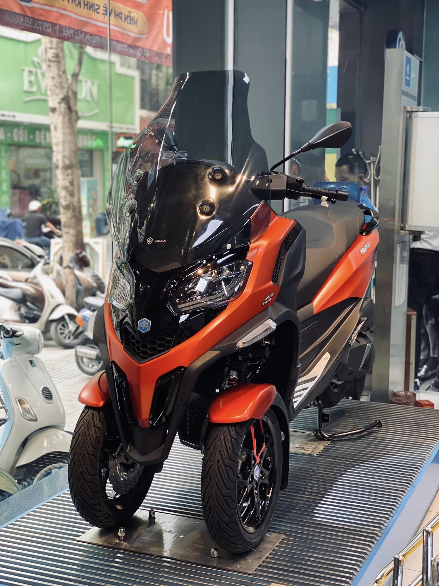 Xe ba bánh Piaggio MP3 Sport 2023 về Việt Nam với giá 340 triệu đồng