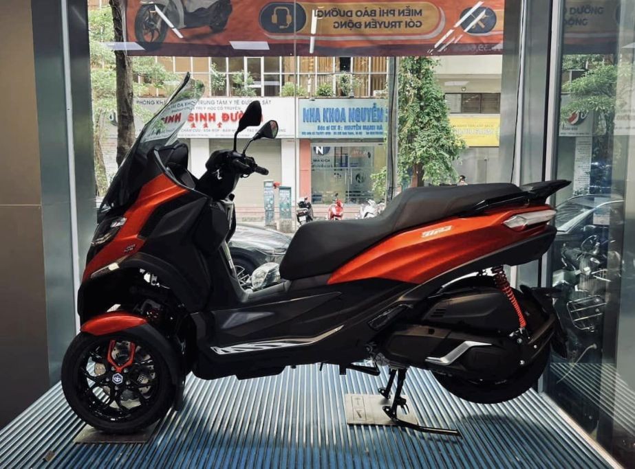 Xe ba bánh Piaggio MP3 Sport 2023 về Việt Nam với giá 340 triệu đồng