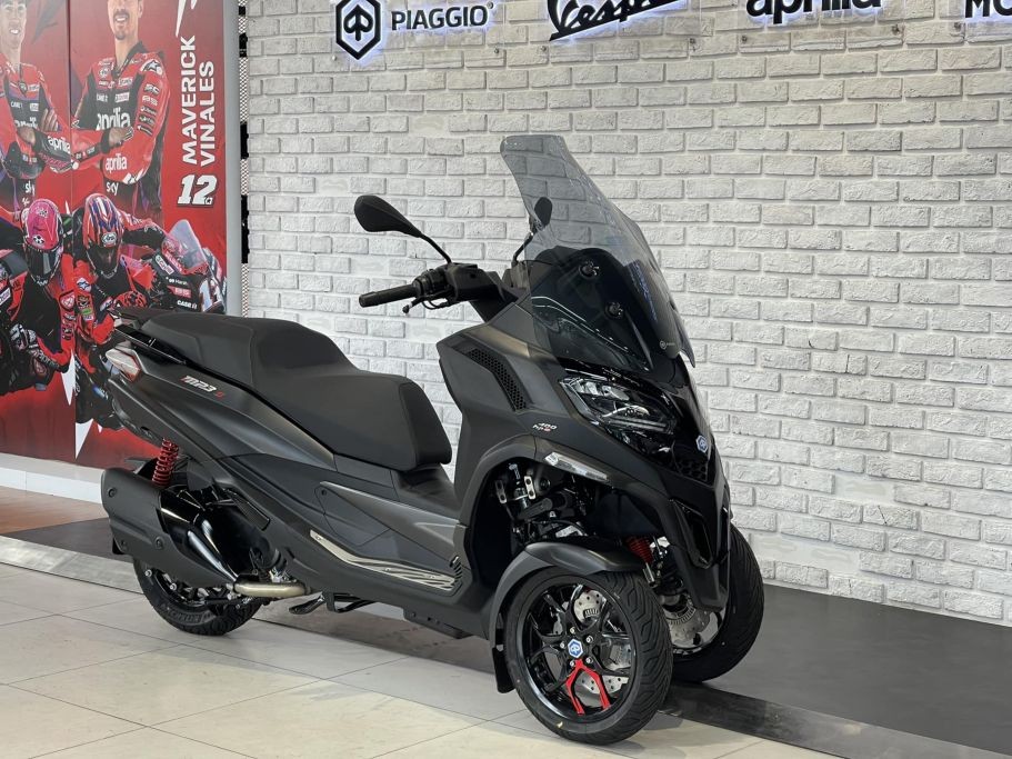 Xe ba bánh Piaggio MP3 Sport 2023 về Việt Nam với giá 340 triệu đồng