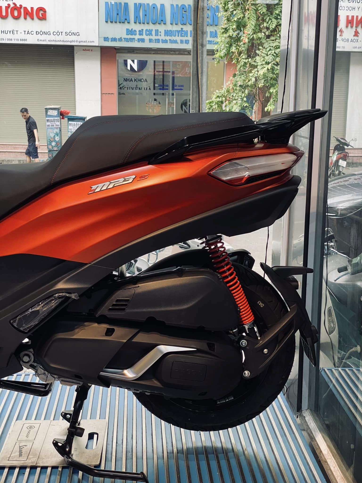 Xe ba bánh Piaggio MP3 Sport 2023 về Việt Nam với giá 340 triệu đồng