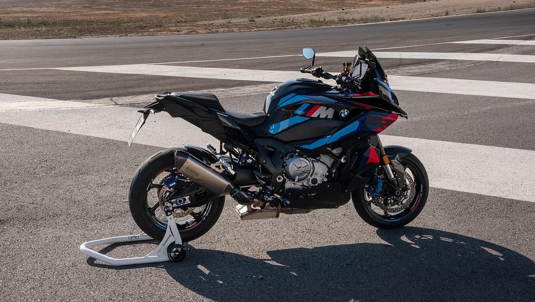 BMW trình làng mô tô hiệu năng cao M 1000 XR