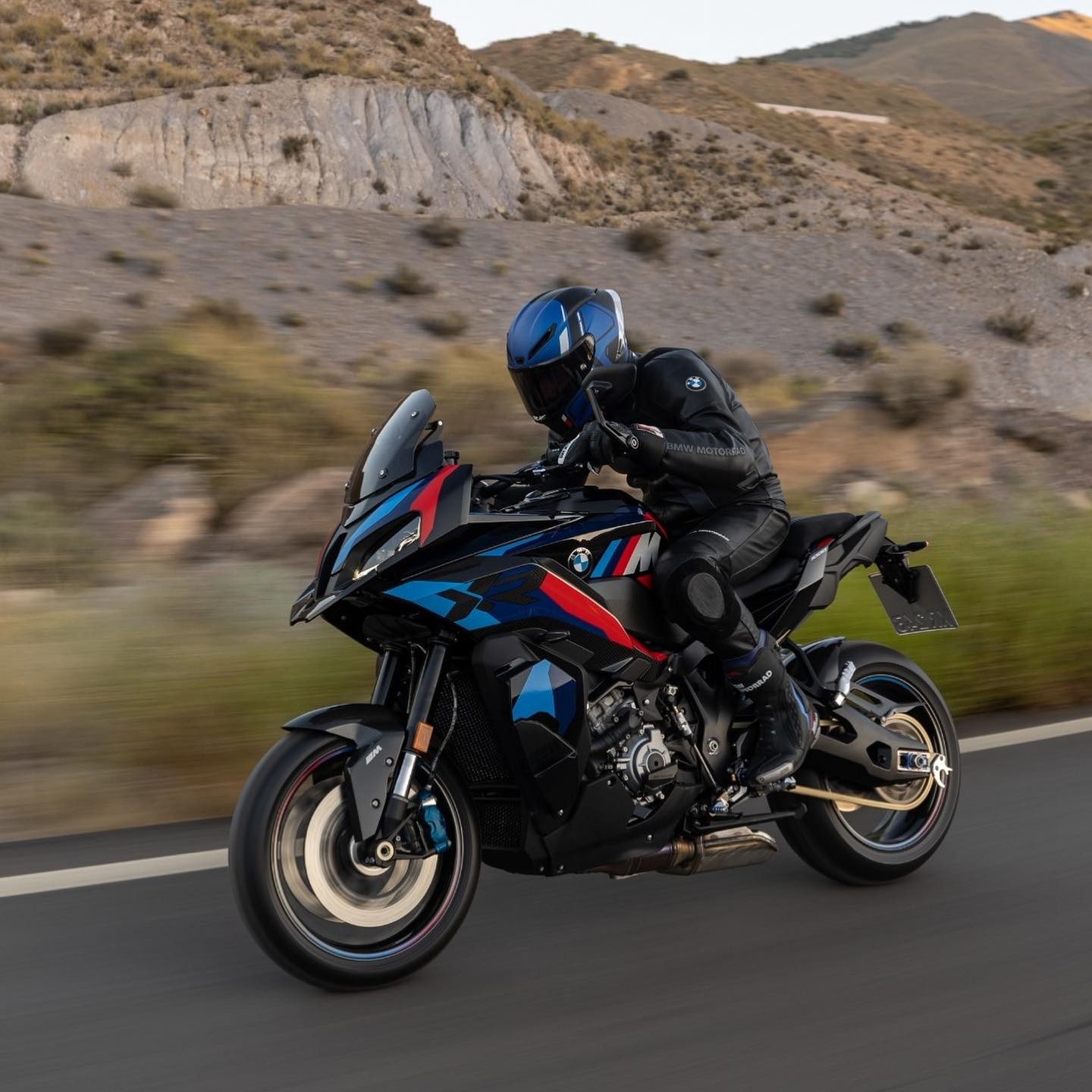 BMW trình làng mô tô hiệu năng cao M 1000 XR