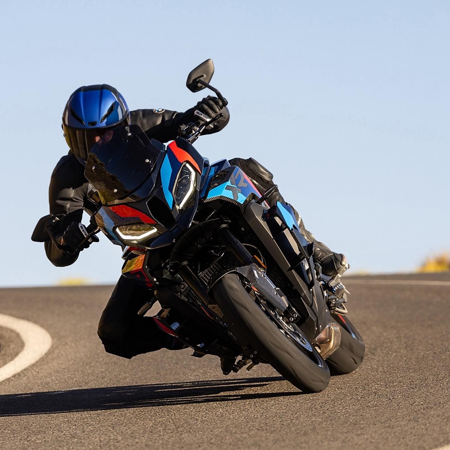 BMW trình làng mô tô hiệu năng cao M 1000 XR