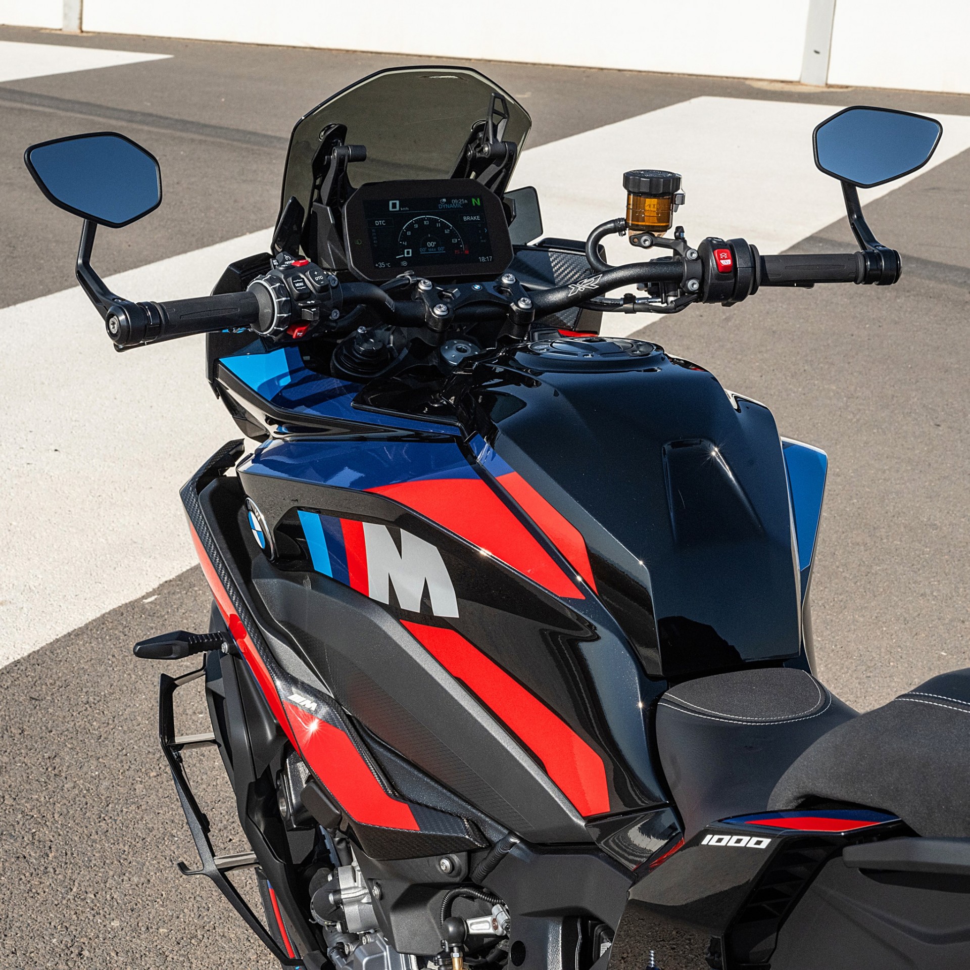 BMW trình làng mô tô hiệu năng cao M 1000 XR
