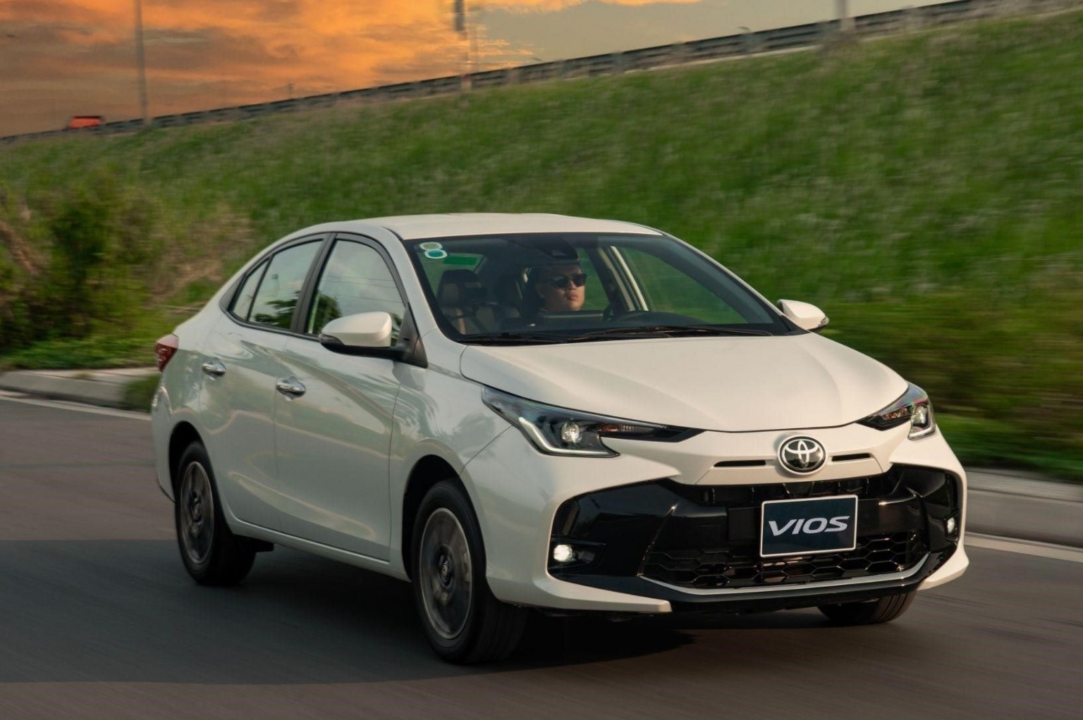 Doanh số xe nội tụt dốc tháng đầu năm sau khi ưu đãi 50% lệ phí trước bạ chấm dứt