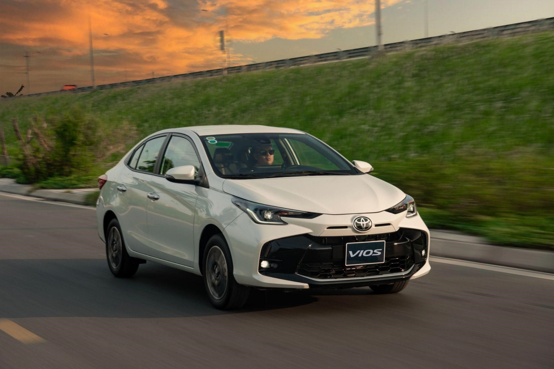10 xe bán chạy tháng 4/2024: Toyota quay trở lại mạnh mẽ, xe Nhật chiếm ưu thế