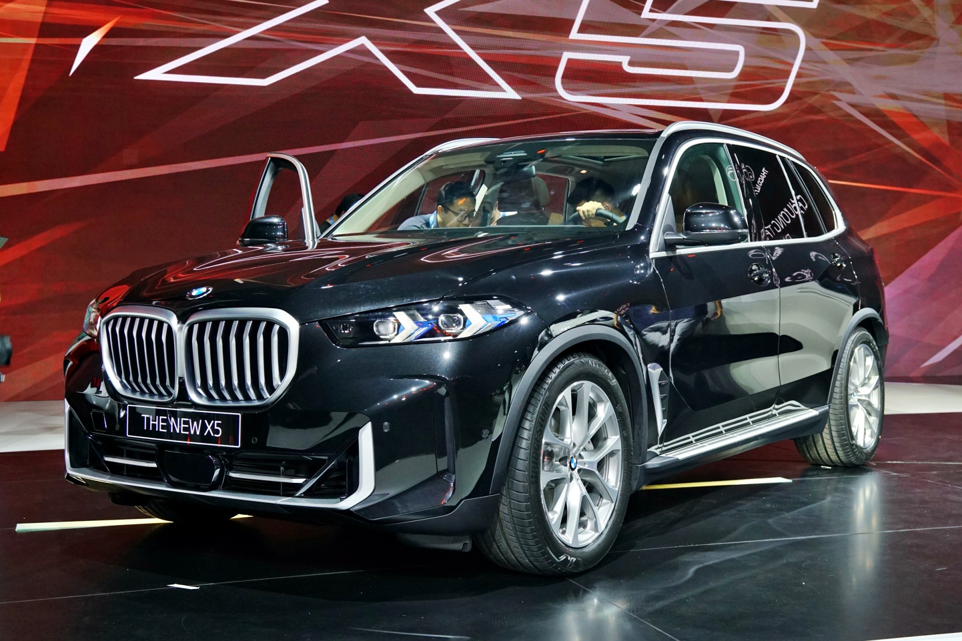 BMW X5 LCI 2023 trình làng tại Việt Nam với giá từ 3,9 tỷ đồng