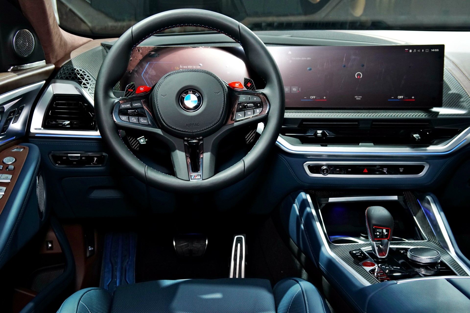 Cận cảnh SUV hiệu năng cao BMW XM 2024 giá 10,9 tỷ đồng