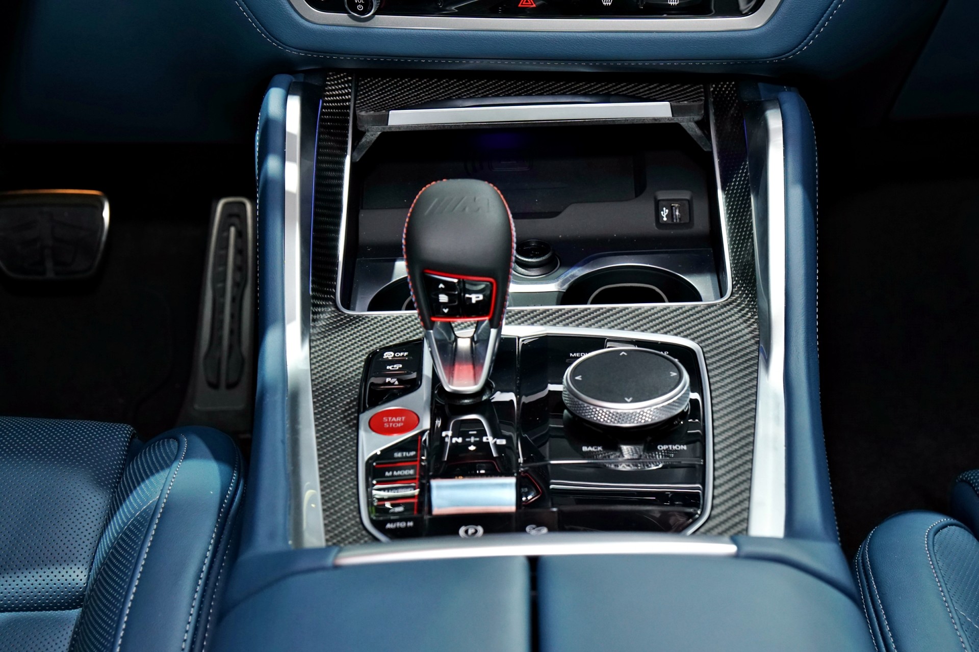 Cận cảnh SUV hiệu năng cao BMW XM 2024 giá 10,9 tỷ đồng