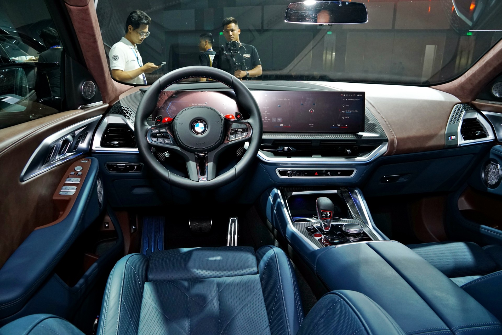 Cận cảnh SUV hiệu năng cao BMW XM 2024 giá 10,9 tỷ đồng