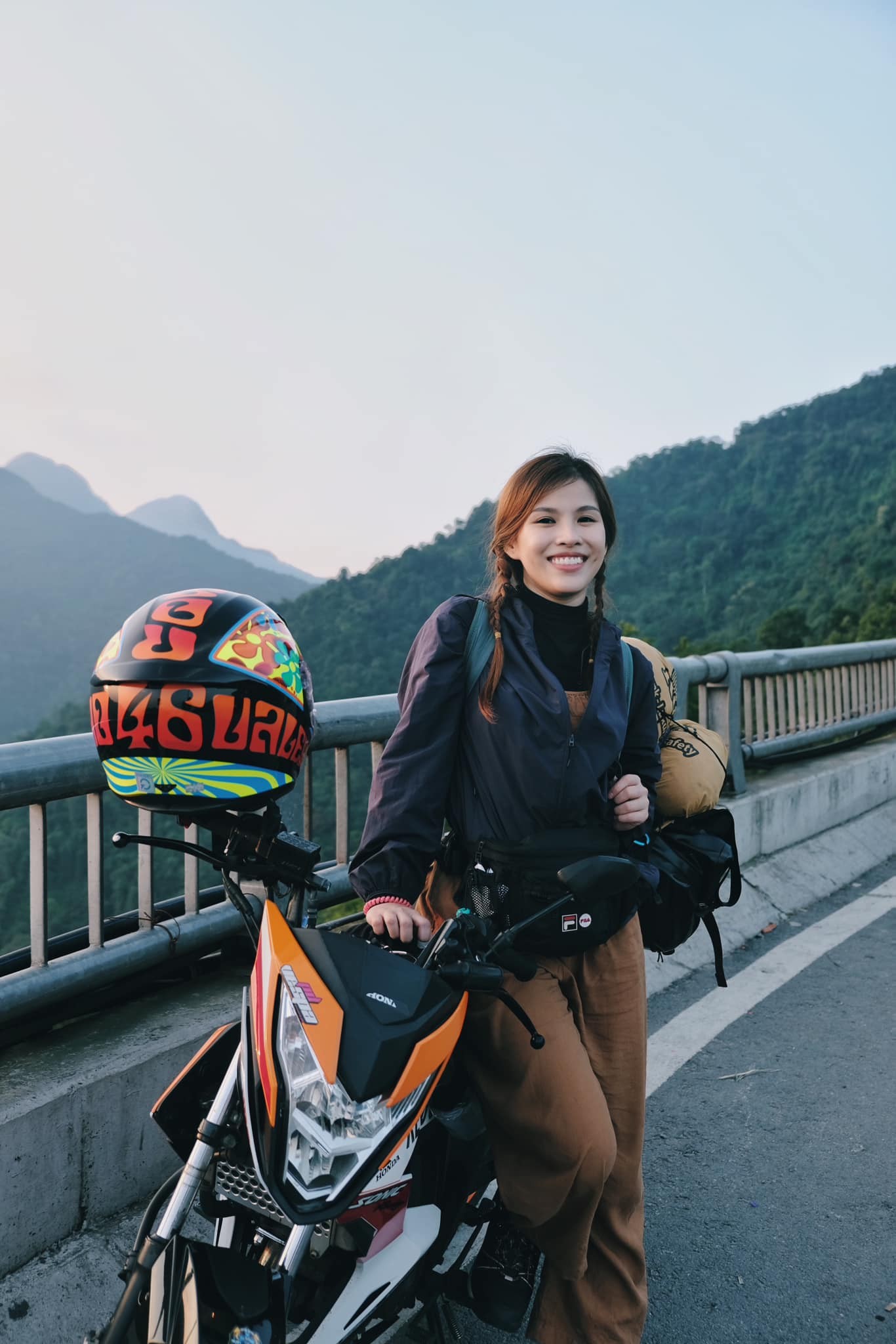 Nữ phượt thủ chạy xuyên Đông Nam Á:' Chỉ phượt bằng ô tô khi không đủ sức lái xe máy nữa'