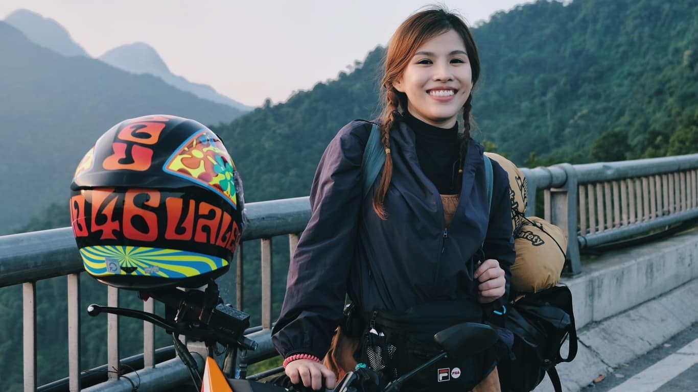 Cô gái chạy xe máy xuyên Đông Nam Á: Khi nào hết sức mới đi bằng ô tô