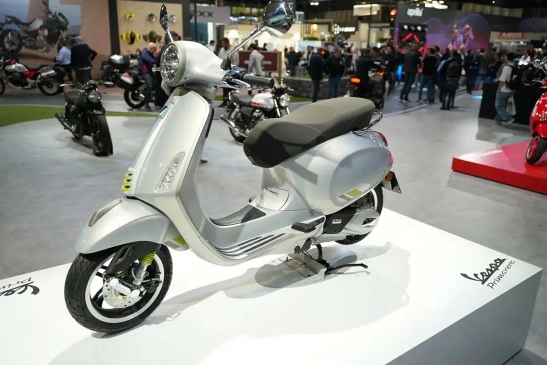 Cận cảnh Vespa Primavera và Sprint S 2024 vừa được ra mắt