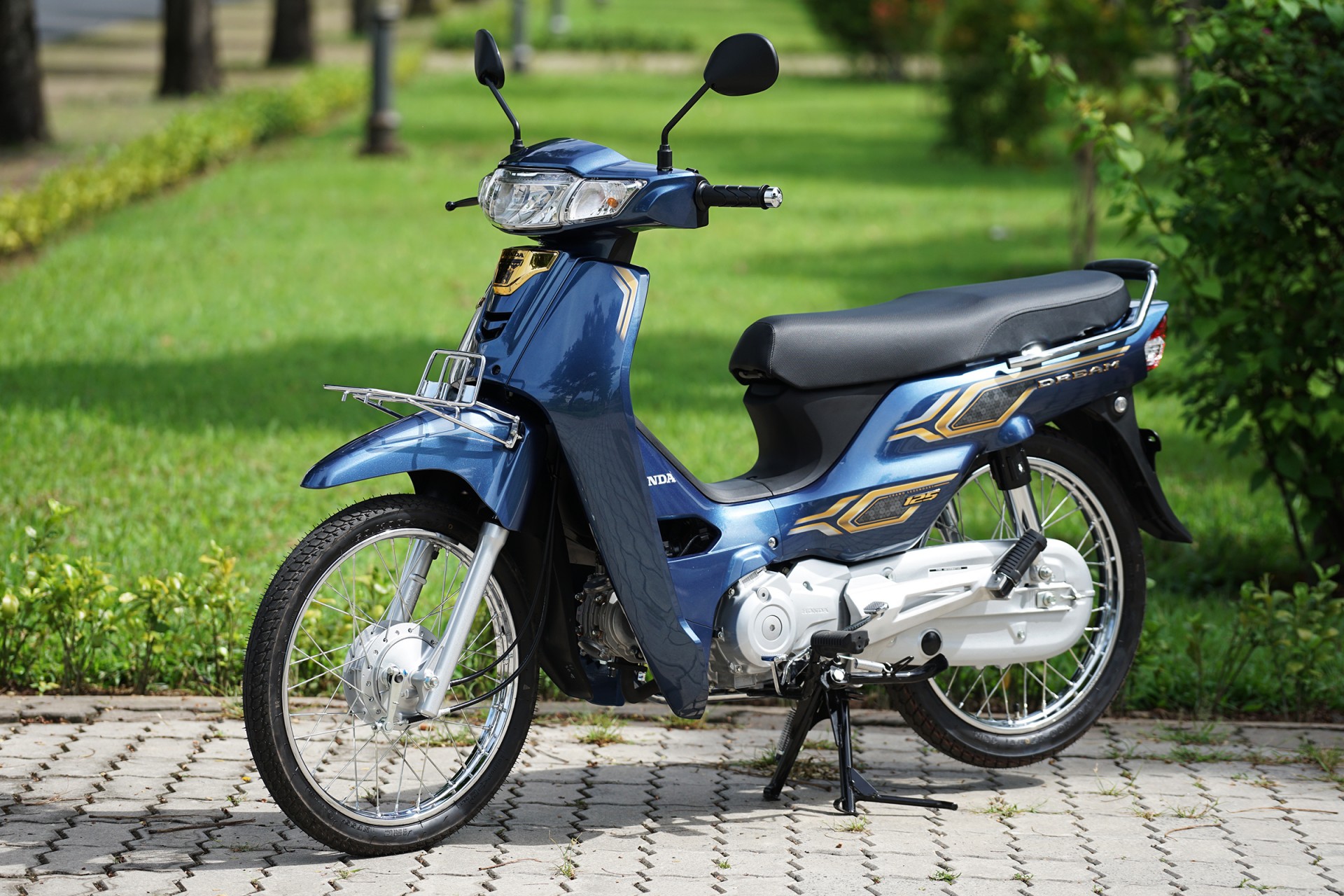 Honda Dream 2024 về Việt Nam hét giá 126 triệu đồng có gì nổi bật?