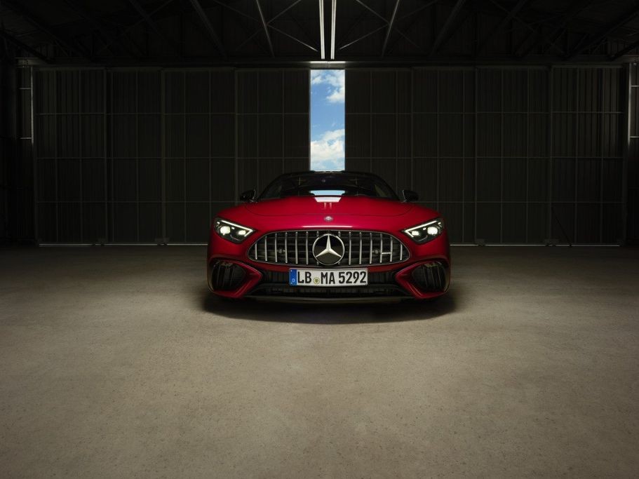 Xe thể thao mui trần Mercedes-AMG SL bán tại Việt Nam với giá cao nhất là 12,290 tỷ đồng