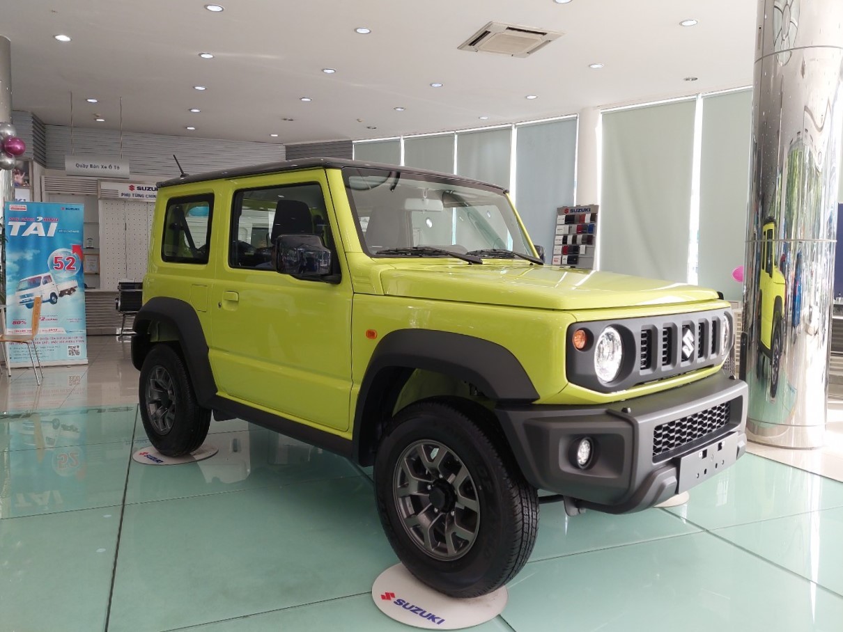 Suzuki Jimny giảm giá kỷ lục gần 100 triệu tại đại lý