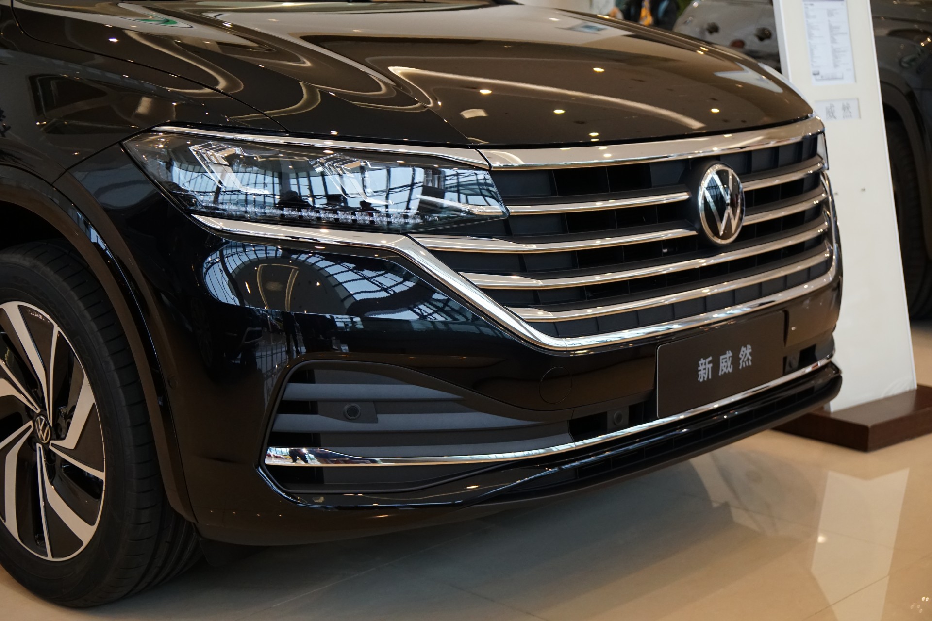 Volkswagen Viloran MPV với ghế ngồi hạng thương gia, về Việt Nam vào cuối tháng 12