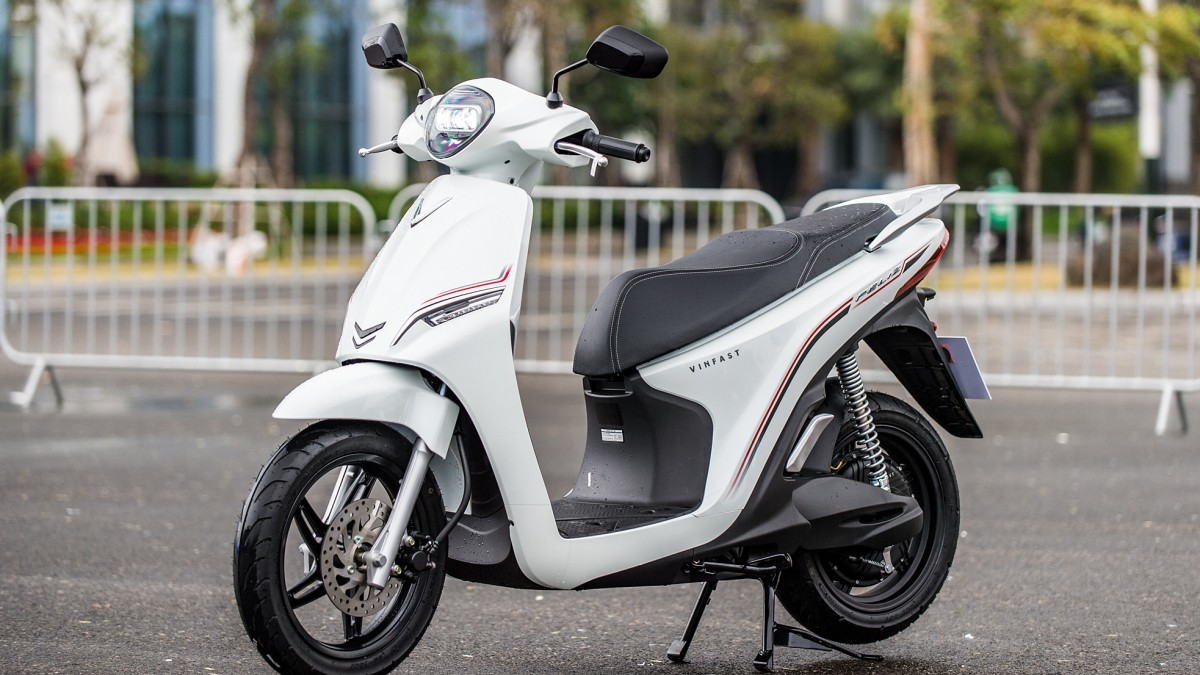 Đi xe máy điện VinFast Feliz, Evo 200 có cần bằng lái không?