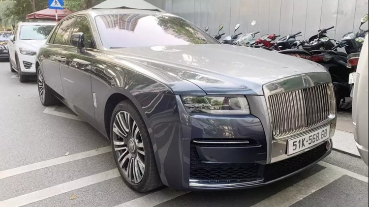 Xe siêu sang Rolls-Royce Ghost đeo biển 'lộc phát' tại Sài Gòn