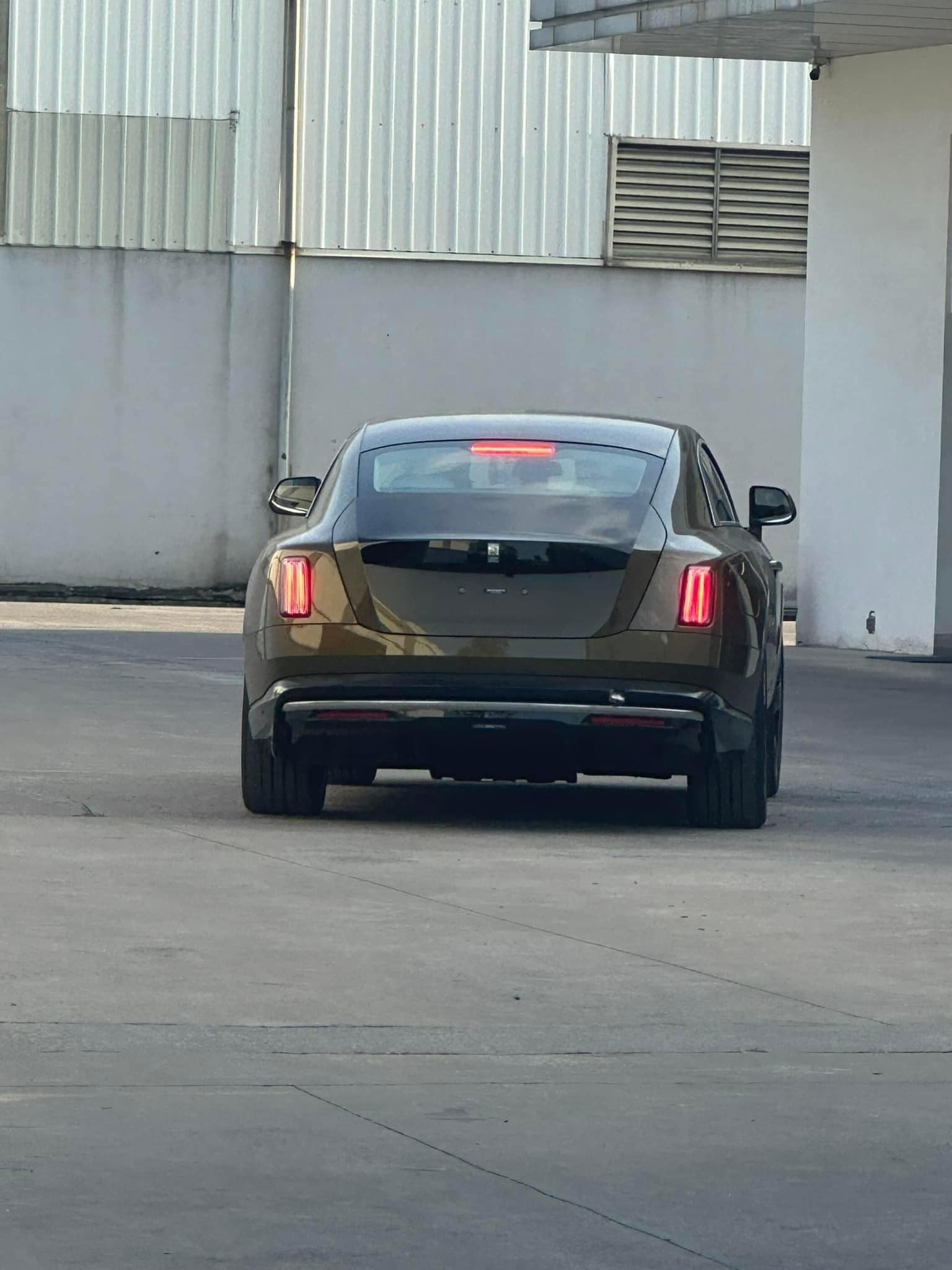 Xe siêu sang chạy điện Rolls-Royce Spectre âm thầm có mặt tại Việt Nam