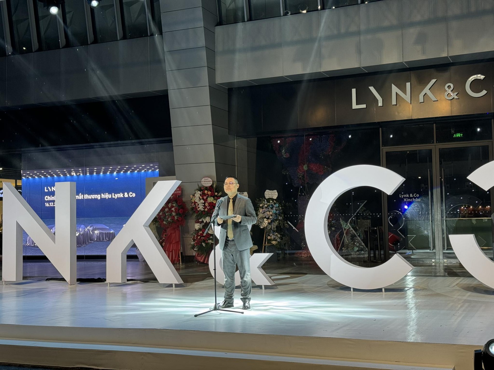 Lynk & Co 09