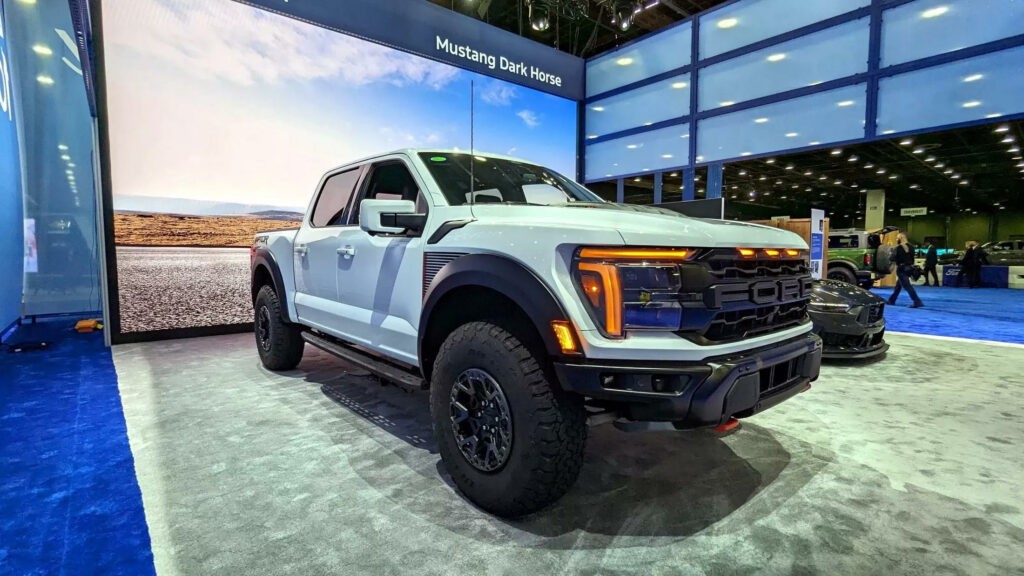Chi tiết bán tải hiệu năng cao Ford F-150 Raptor R 2024 mạnh 730 mã lực