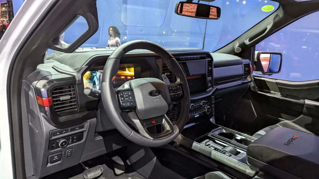 Chi tiết bán tải hiệu năng cao Ford F-150 Raptor R 2024 mạnh 730 mã lực