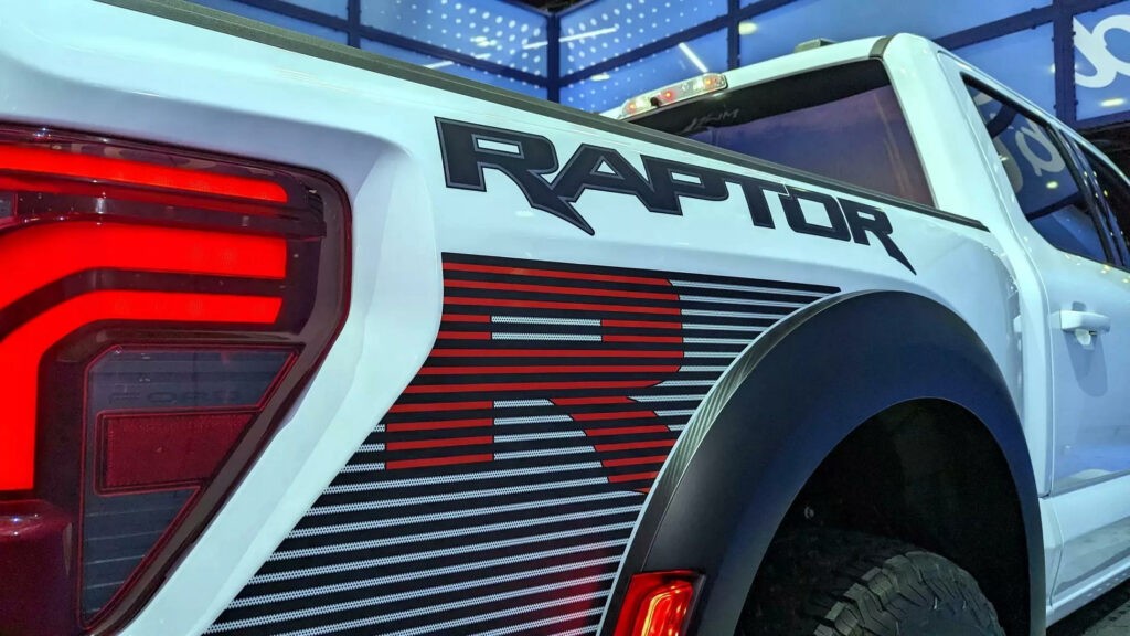 Chi tiết bán tải hiệu năng cao Ford F-150 Raptor R 2024 mạnh 730 mã lực