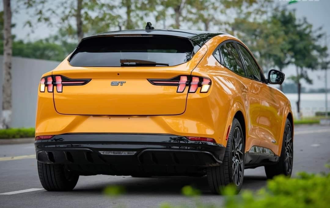 Chịu lỗ hơn 1 tỷ đồng, Ford Mustang Mach-E GT vẫn kén khách mua