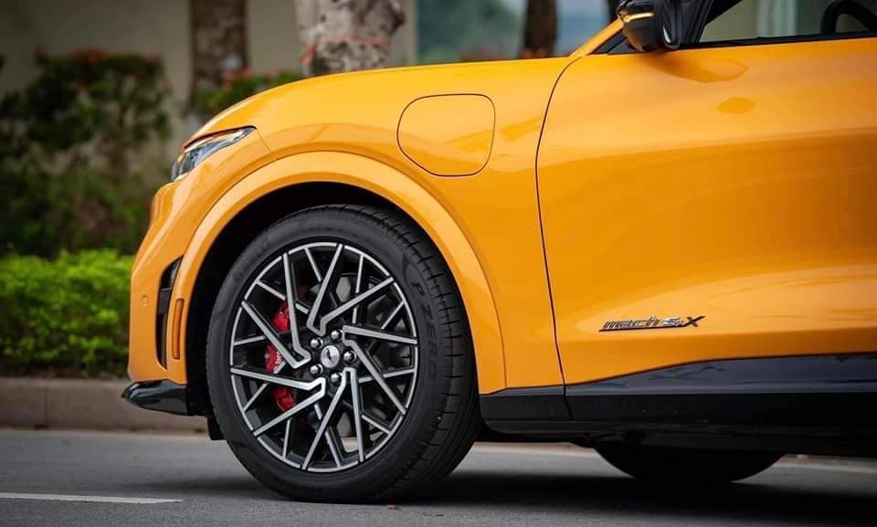 Chịu lỗ hơn 1 tỷ đồng, Ford Mustang Mach-E GT vẫn kén khách mua
