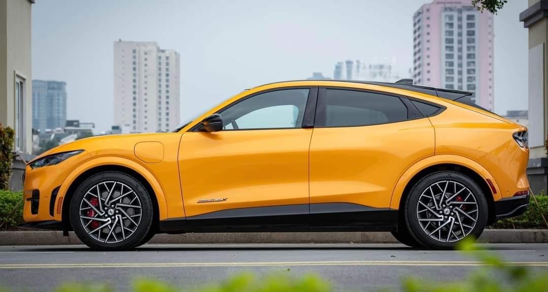 Chịu lỗ hơn 1 tỷ đồng, Ford Mustang Mach-E GT vẫn kén khách mua