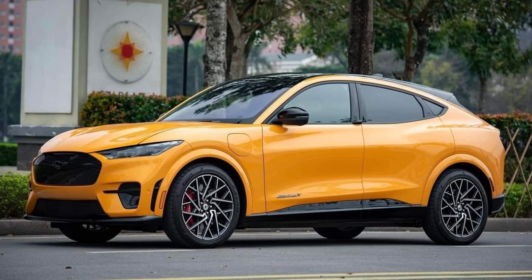 Chịu lỗ hơn 1 tỷ đồng, Ford Mustang Mach-E GT vẫn kén khách mua