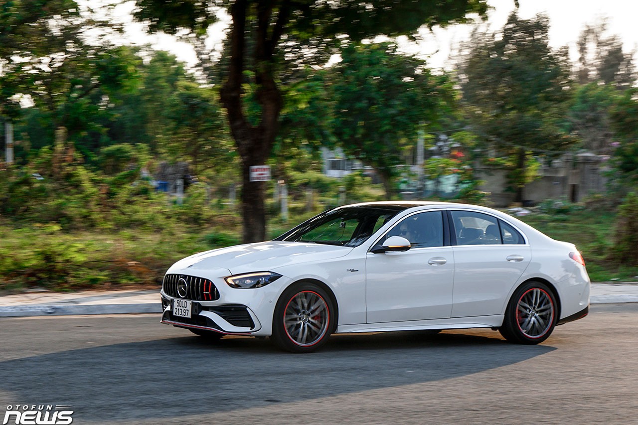 Mercedes-AMG C43: Cỗ máy F1 bên trong chiếc xe gia đình